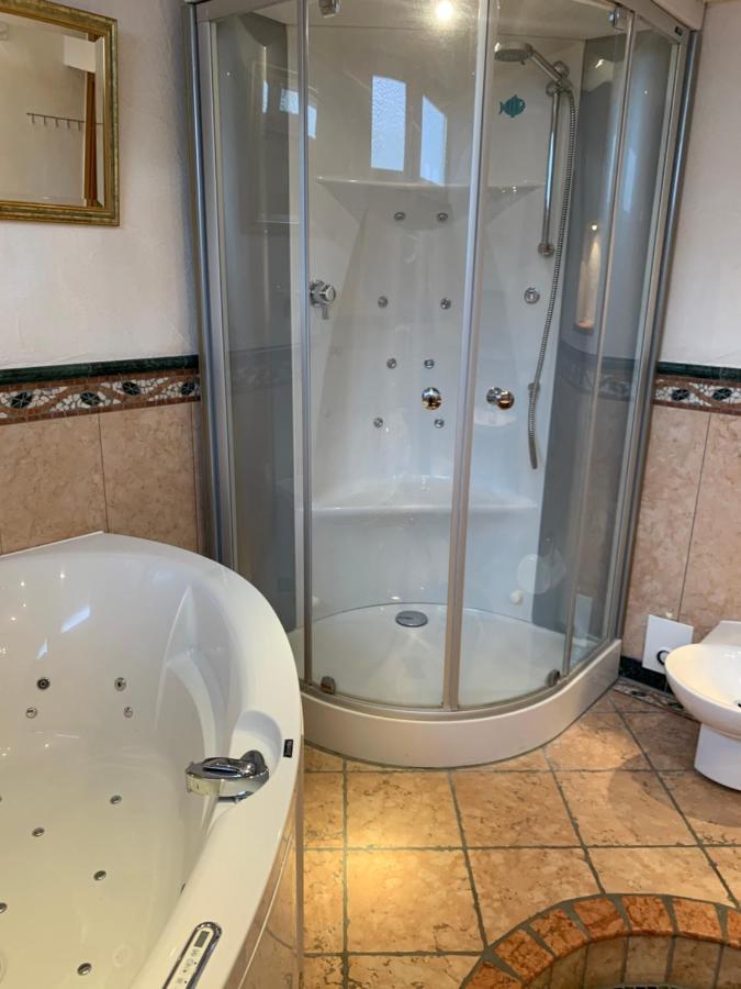 Aschaffapartment 4 Schlafzimmer Bis 10 Personen Bei Aschaffenburg Mainaschaff Exteriör bild
